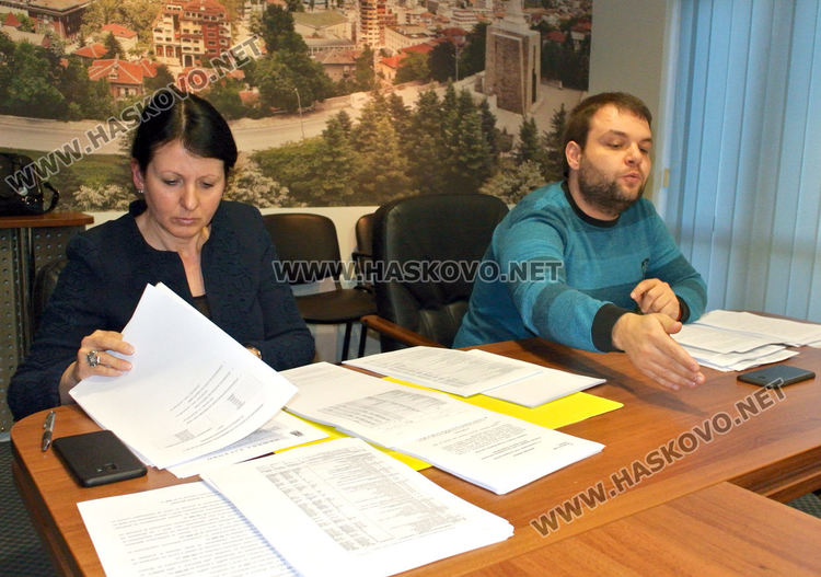 Светослава Стоянова (вляво)