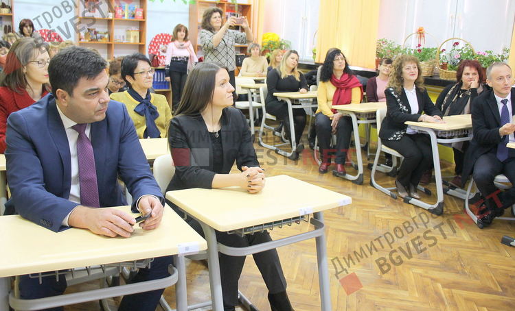 Министър Вълчев посети Димитровград - повечето учебен материал доведе до по-лоши резултати