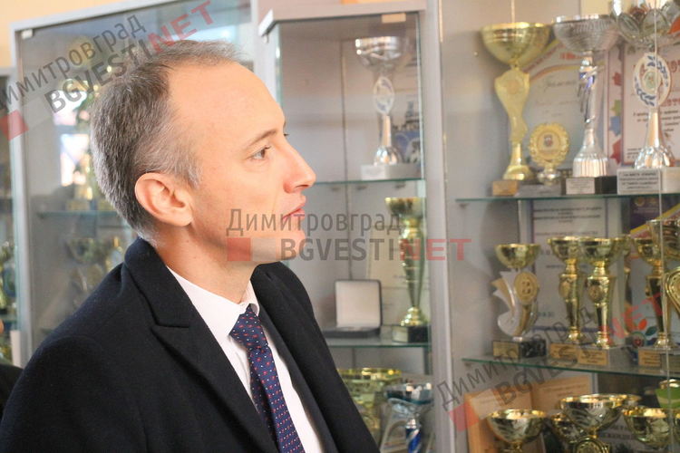 Министър Вълчев посети Димитровград - повечето учебен материал доведе до по-лоши резултати