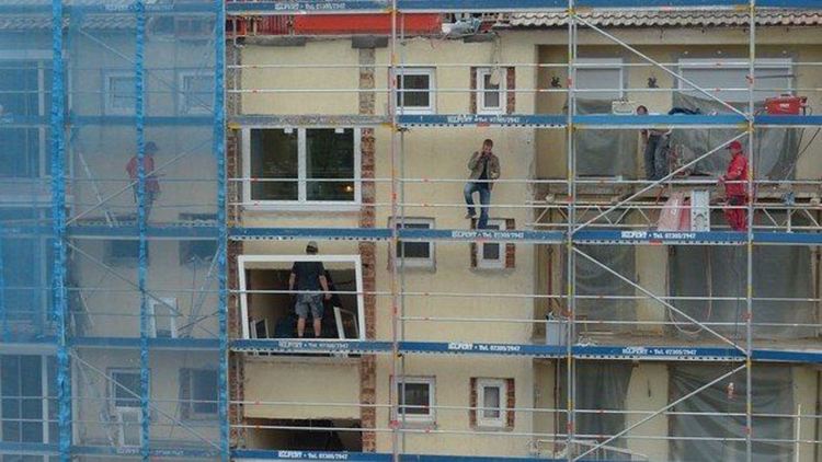 Повече пари за саниране на жилищни и обществени сгради в 28 малки общини