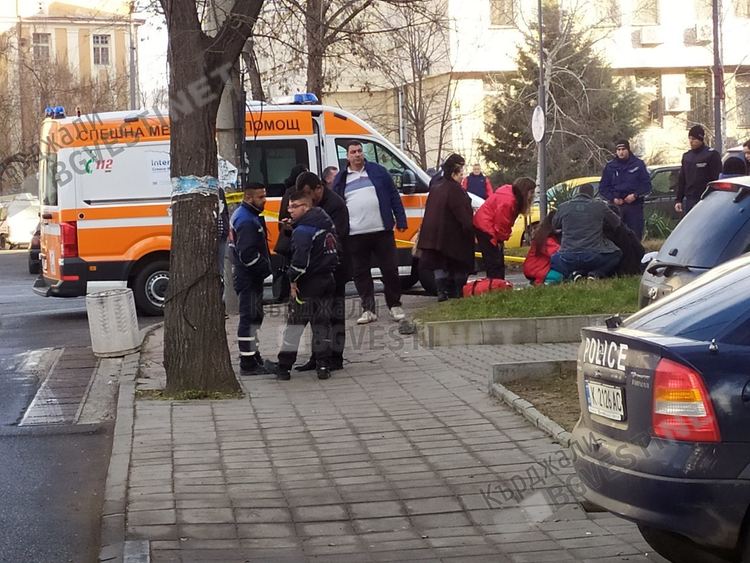 Кърджалийка припадна,мъжът й почина на метри от поликлиниката в Кърджали /обновена/