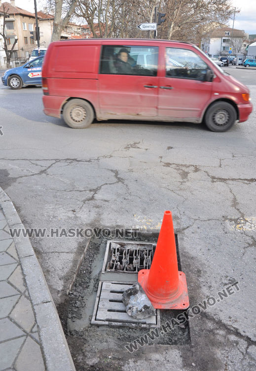 "Екопрогрес" повдига нивото на уличните шахти в Хасково