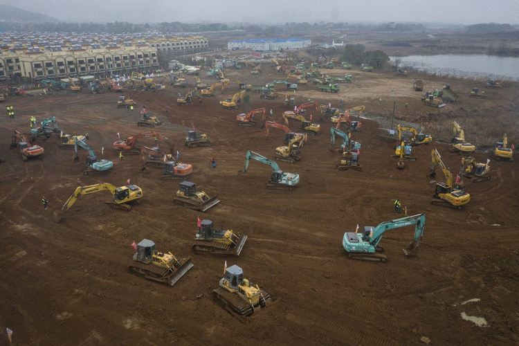 Как успяват? Светът гледа на живо строителните рекорди в огнището на коронавируса (видео)