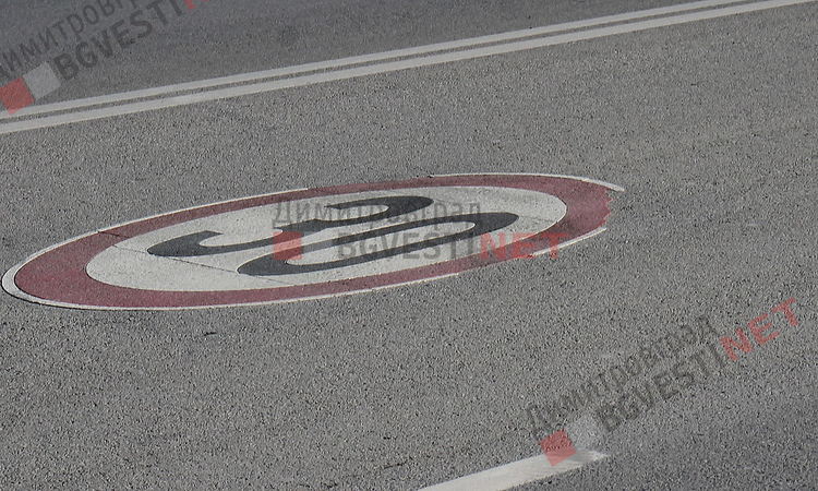 Част от термопластичните знаци се разпадат, фирмата обеща 5 години гаранция?