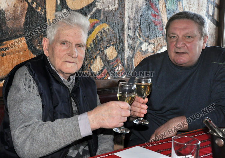90-годишният Константин Секов и Николай Киряков