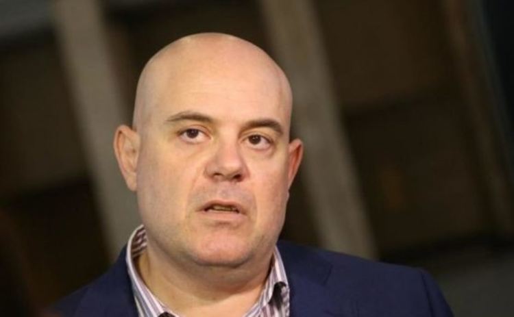 Гешев: Васил Божков е задържан