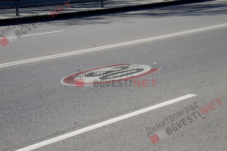 Част от термопластичните знаци се разпадат, фирмата обеща 5 години гаранция?