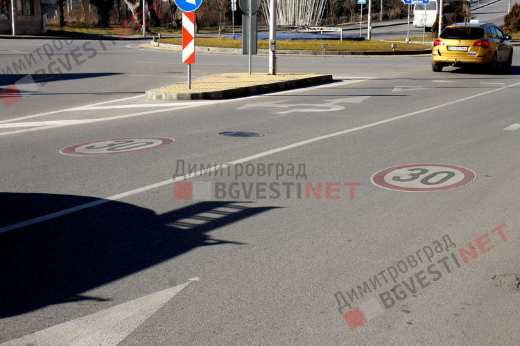 Част от термопластичните знаци се разпадат, фирмата обеща 5 години гаранция?