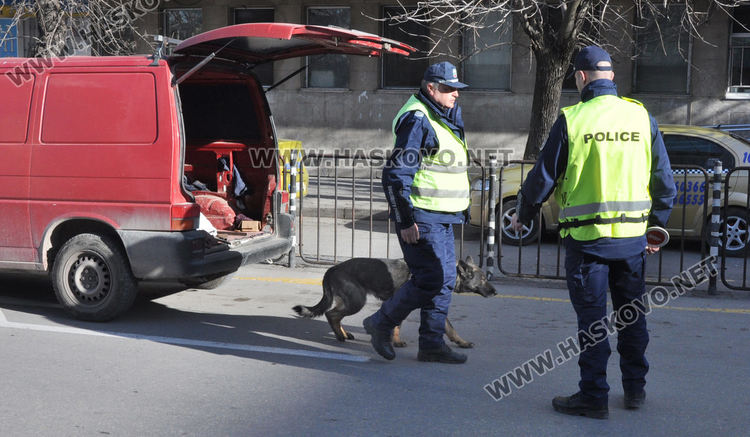 Нова спецакция на МВР с полицейско куче в Хасково