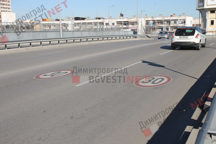 Част от термопластичните знаци се разпадат, фирмата обеща 5 години гаранция?