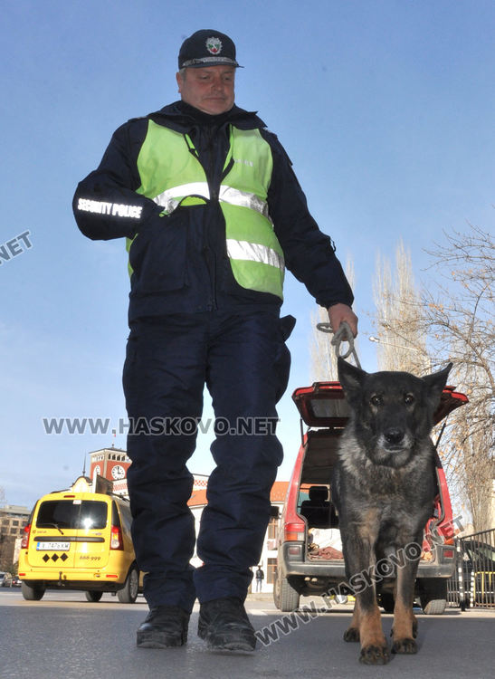 Нова спецакция на МВР с полицейско куче в Хасково