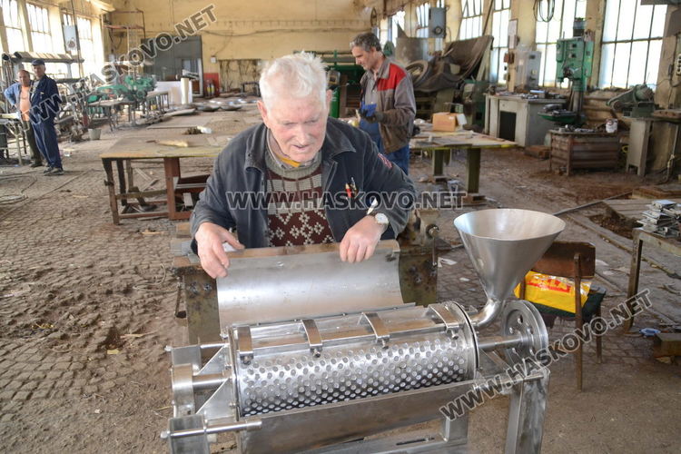 Най-възрастният действащ шлосер отпразнува 90-годишнина