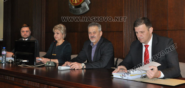 Гаф в Стратегията за общинската собственост,  кметът с извинение