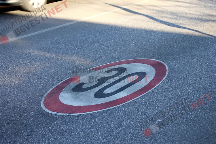 Част от термопластичните знаци се разпадат, фирмата обеща 5 години гаранция?