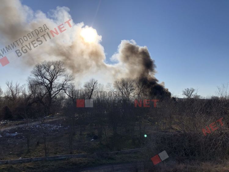 Нерегламентирано сметище гори в Димитровград