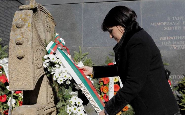 Цвета Караянчева отдаде почит на жертвите на комунистическия режим