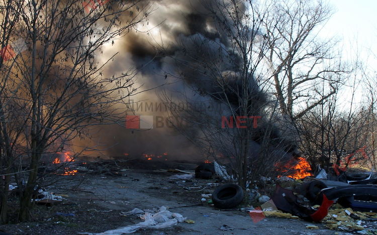Нерегламентирано сметище гори в Димитровград