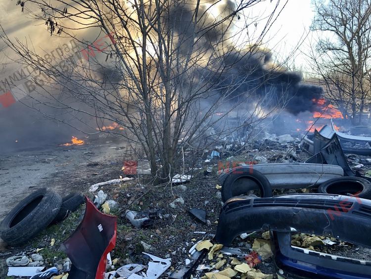 Нерегламентирано сметище гори в Димитровград