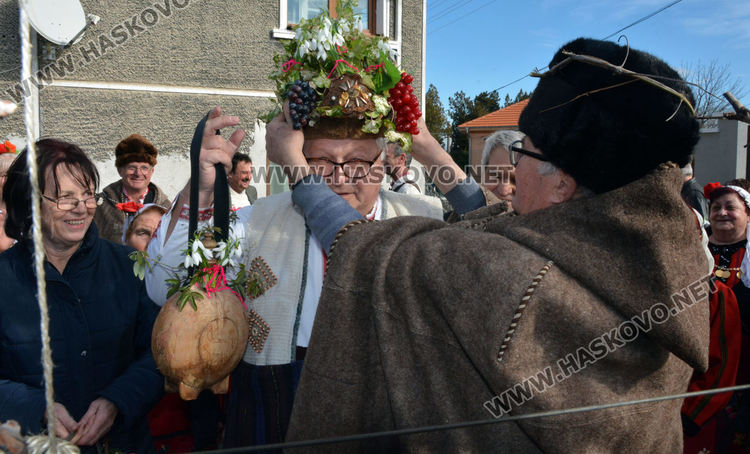 Зарязаха в Голямо Асеново за хубава реколта с пожеланието: Горната вода да стигне долната вода! 