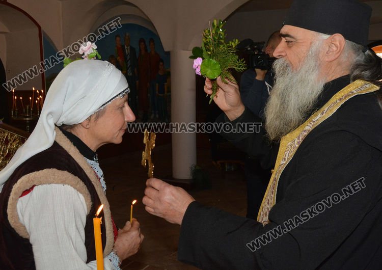 Зарязаха в Голямо Асеново за хубава реколта с пожеланието: Горната вода да стигне долната вода! 