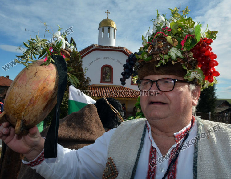 Зарязаха в Голямо Асеново за хубава реколта с пожеланието: Горната вода да стигне долната вода! 