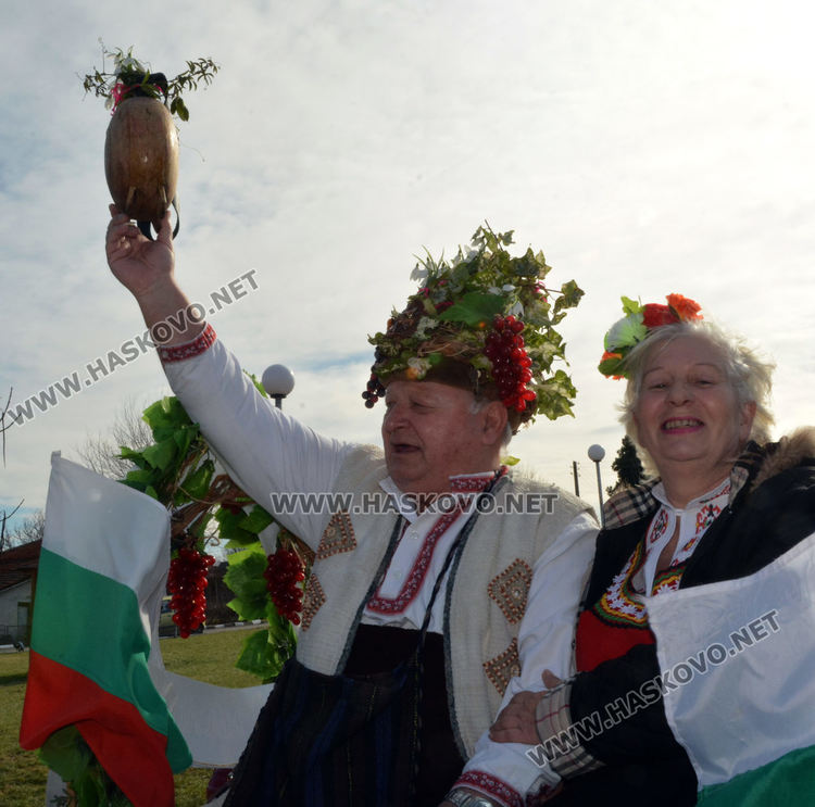 Зарязаха в Голямо Асеново за хубава реколта с пожеланието: Горната вода да стигне долната вода! 