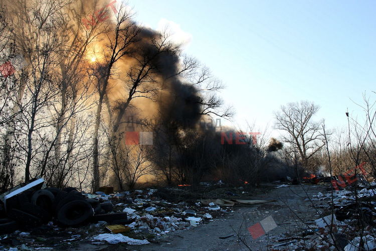 Нерегламентирано сметище гори в Димитровград