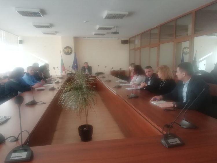 Борят евентуалния хаос при подмяна на личните документи, набелязват мерки срещу опашките