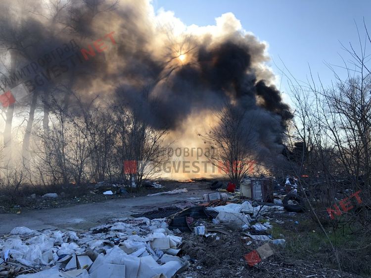 Нерегламентирано сметище гори в Димитровград
