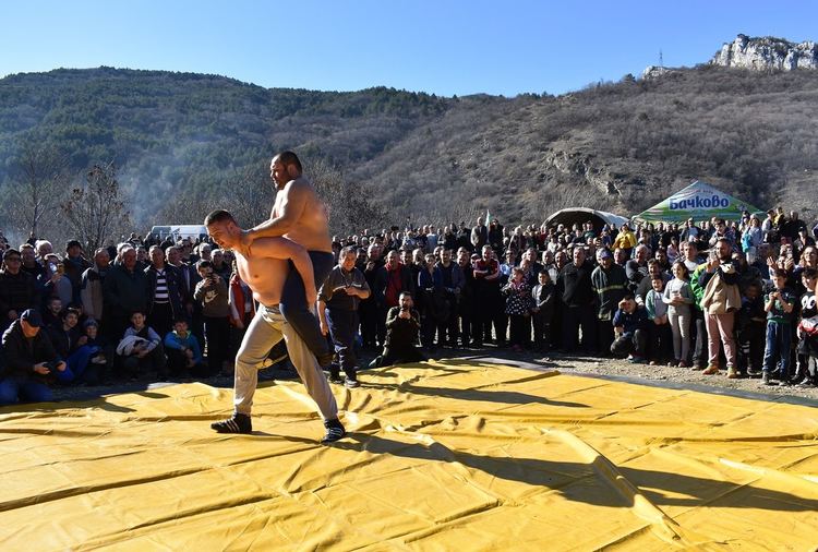 За пореден път борецът Митко Кумчев вдигна на рамене 100-килограмовия баш