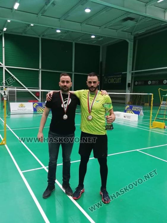 Панев /вляво/