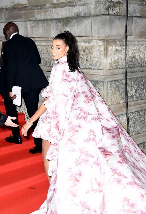 На червения килим на БАФТА с дрехи „втора ръка“ 