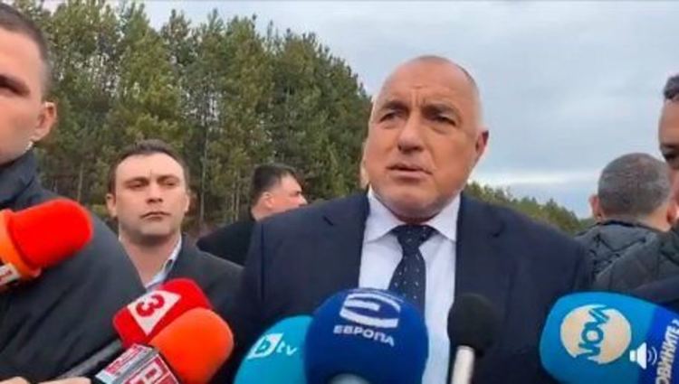 Из стилистиката на един премиер: репортерките са мисирки, а тръбите са "сини д**ба" (видео)