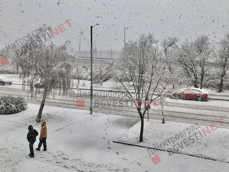 Сняг и гръмотевици в Димитровград, да ни шашка ли това явление?