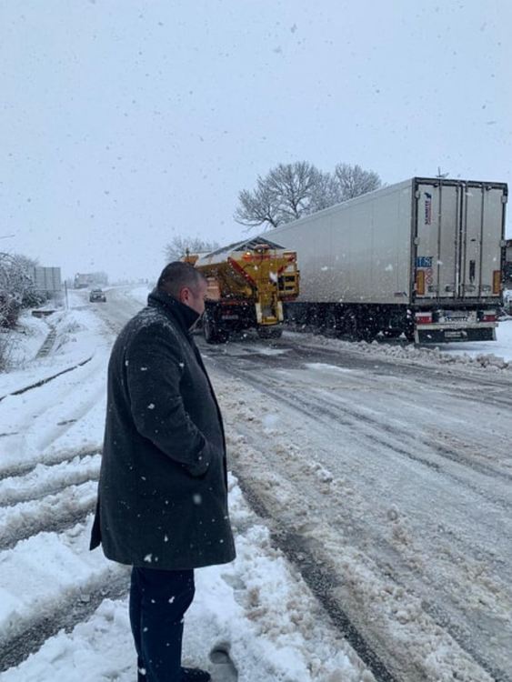 Общината: Махнете колите от улиците, пречат за почистване на снега