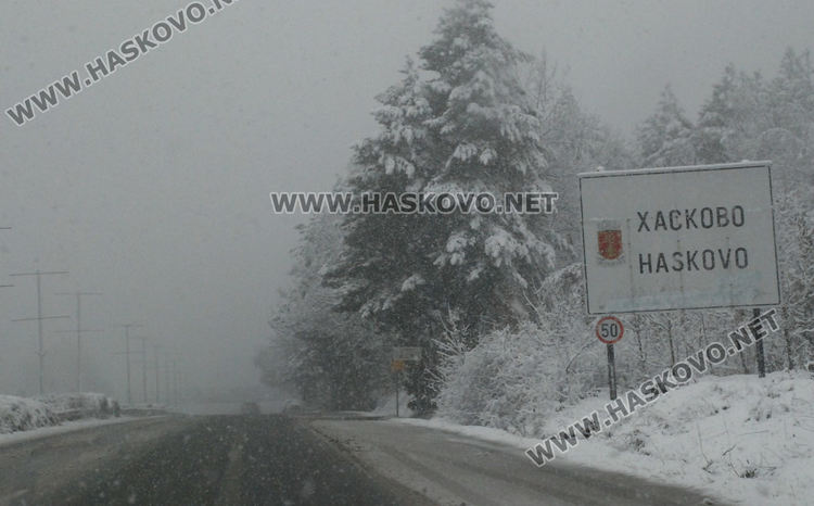 Гръмотевици, дъжд и сняг едновременно в Хасково! Синоптиците: не е необичайно