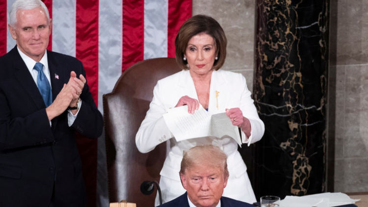Нанси Пелоси скъса речта на Доналд Тръмп пред Конгреса