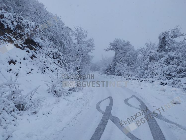 Снежната покривка над Ехинос в Северна Гърция