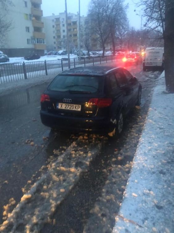 Общината: Махнете колите от улиците, пречат за почистване на снега