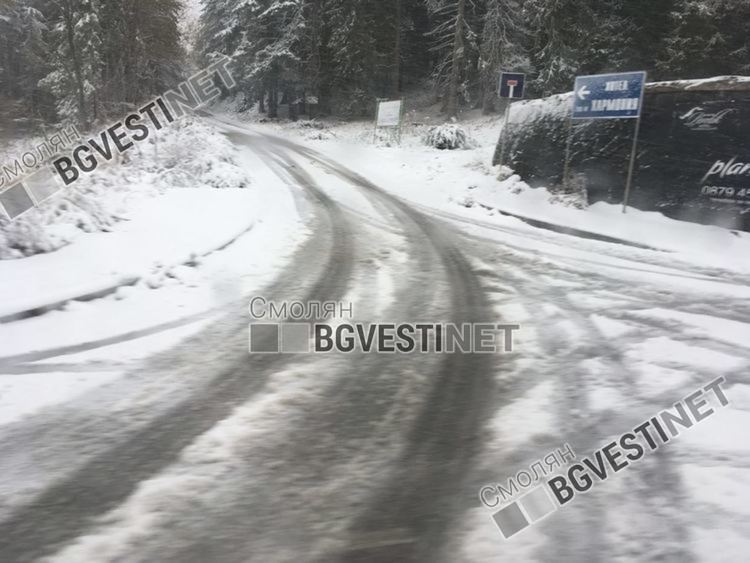 Отпаднаха ограниченията за движение с вериги в Смолянско, остава забраната за коли над 12 тона