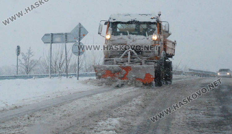 Снеговалежите оставиха села без ток в Хасковско, пътищата са проходими