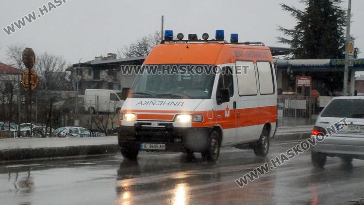 Жена пострада при катастрофа между камион и кола