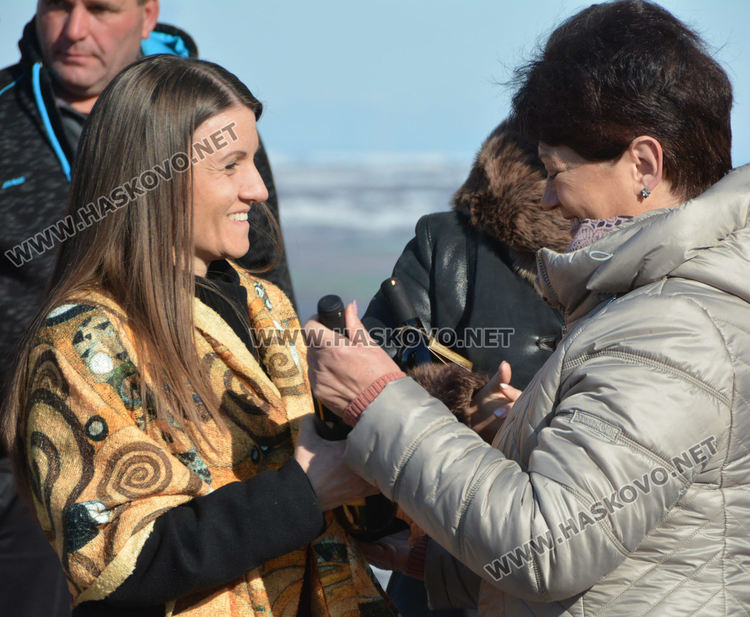 Зарязаха лозята в Харманли с водосвет, курбан и народни хора
