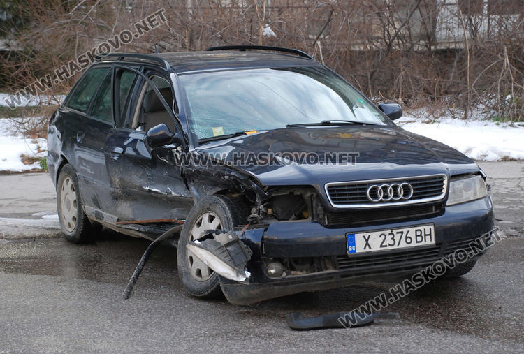 Млада жена пострада при катастрофа между Ауди и БМВ