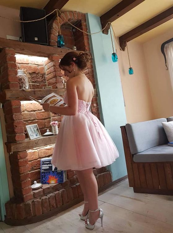 Хандбалистка от Хасково дарява балната си рокля на момиче в нужда