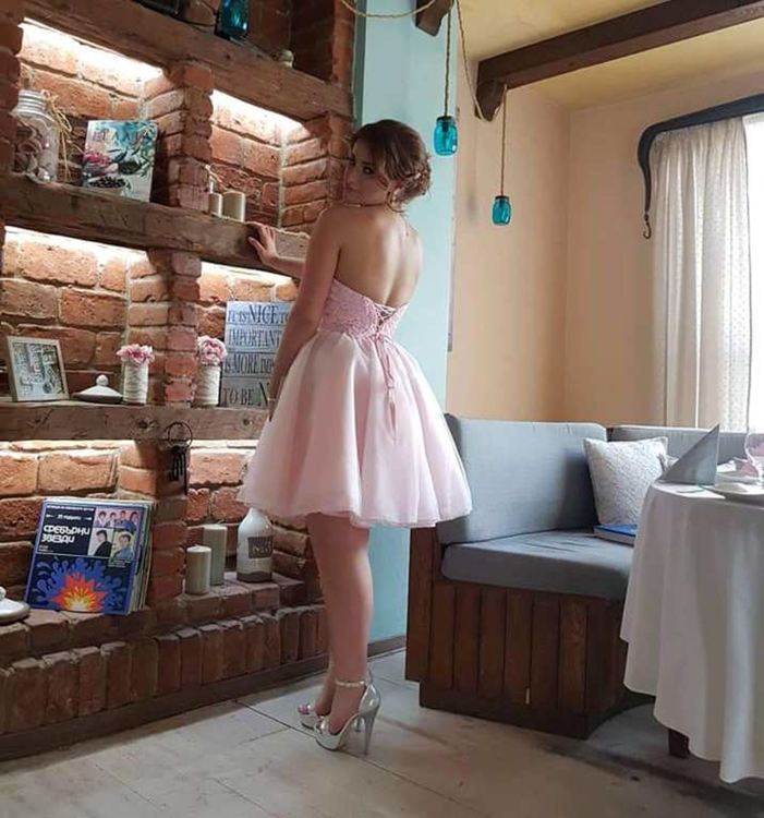 Хандбалистка от Хасково дарява балната си рокля на момиче в нужда