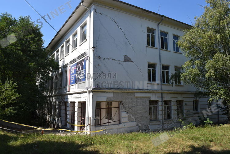 Започна ремонтът на източното крило на Филиал "Любен Каравелов"