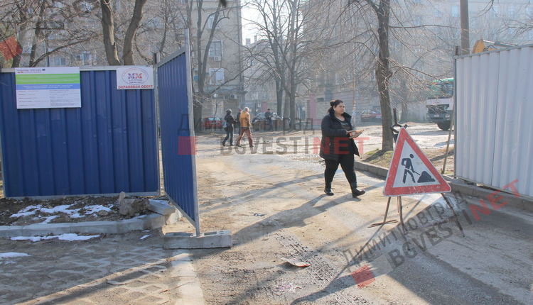 Започна изграждането на нова детска площадка и стрийт фитнес в центъра на града