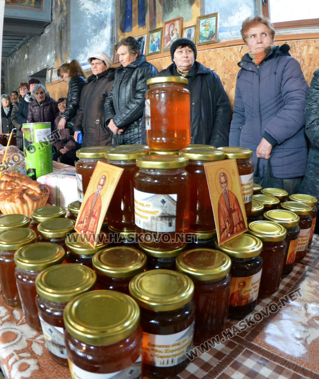 На празника на св.Харалмпий освещаваме мед за здраве