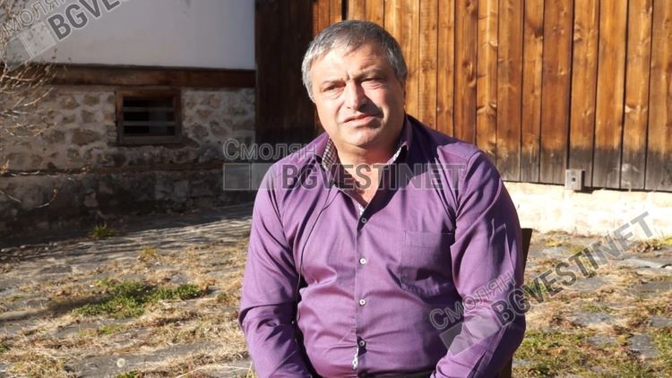 "Като те погребат докато си жив, значи ти дават още живот!&ldquo;, казва с усмивка Тинчо